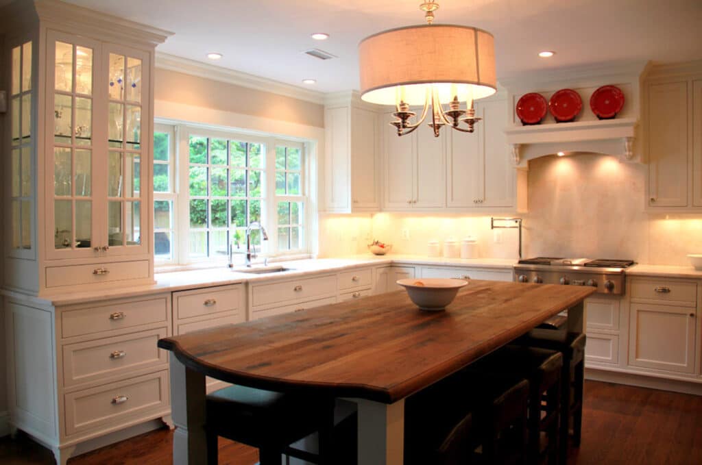 white kitchen cabinets