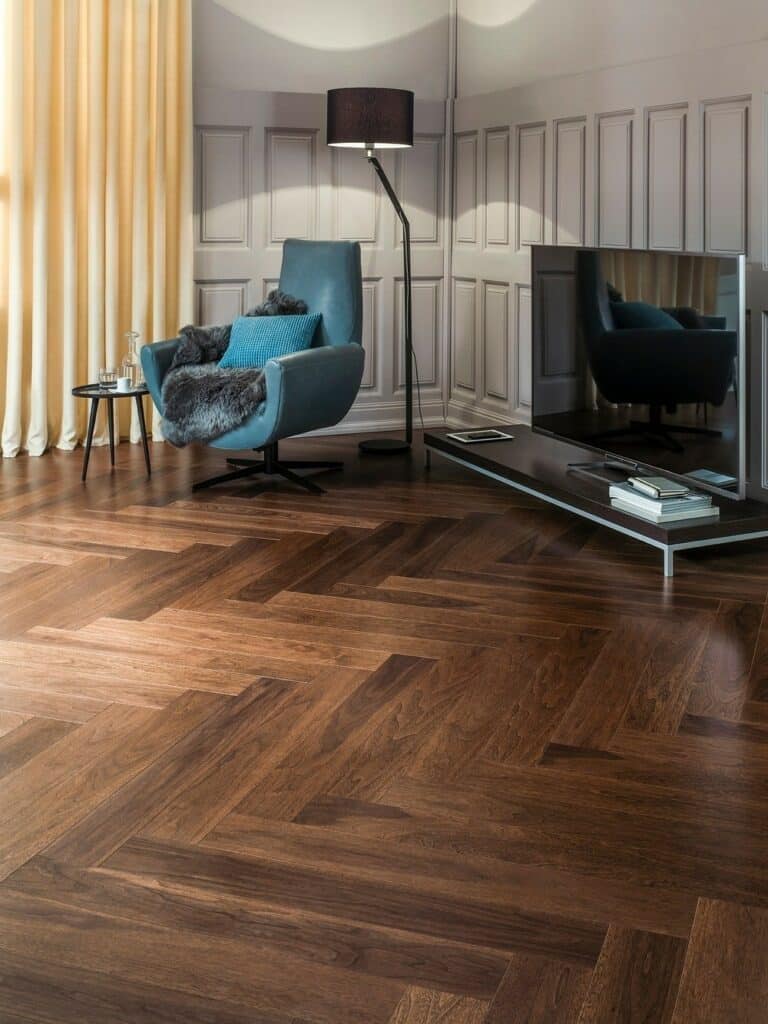 A living room with Torlys Everest Hardwood floors and a sofa.