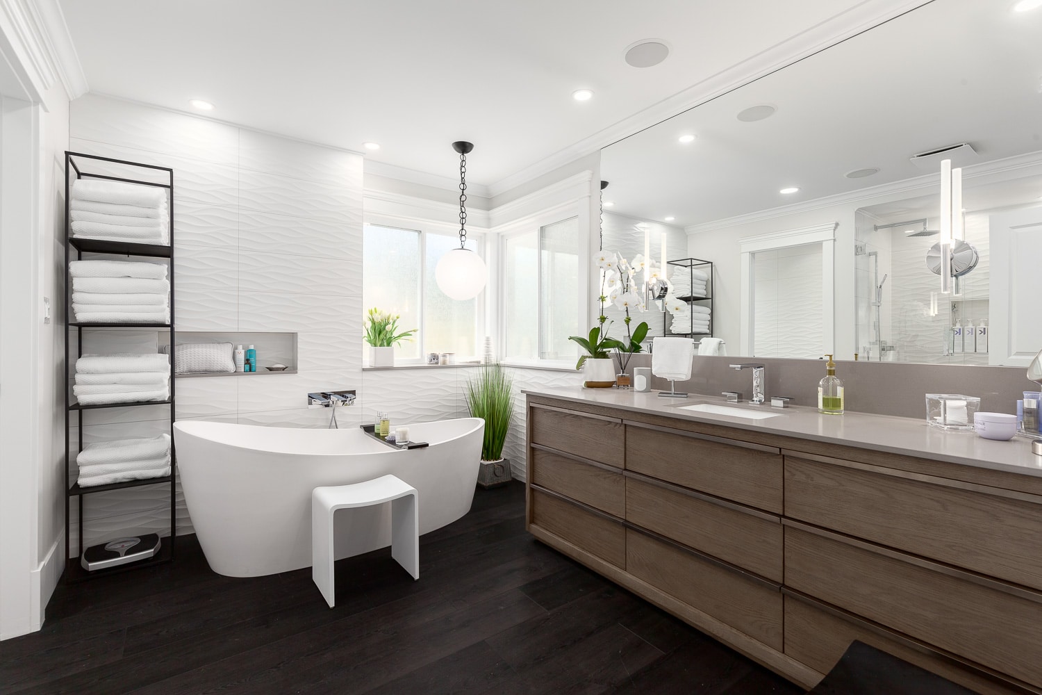 Custom bathroom renovation in Vancouver by Canadian Home Style