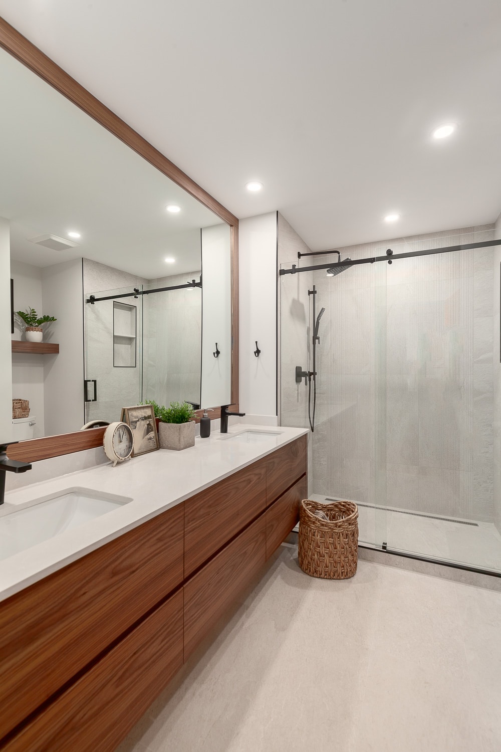 Custom bathroom renovation in Vancouver by Canadian Home Style