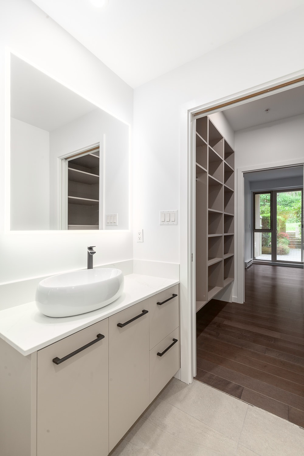 Custom bathroom renovation in Vancouver by Canadian Home Style