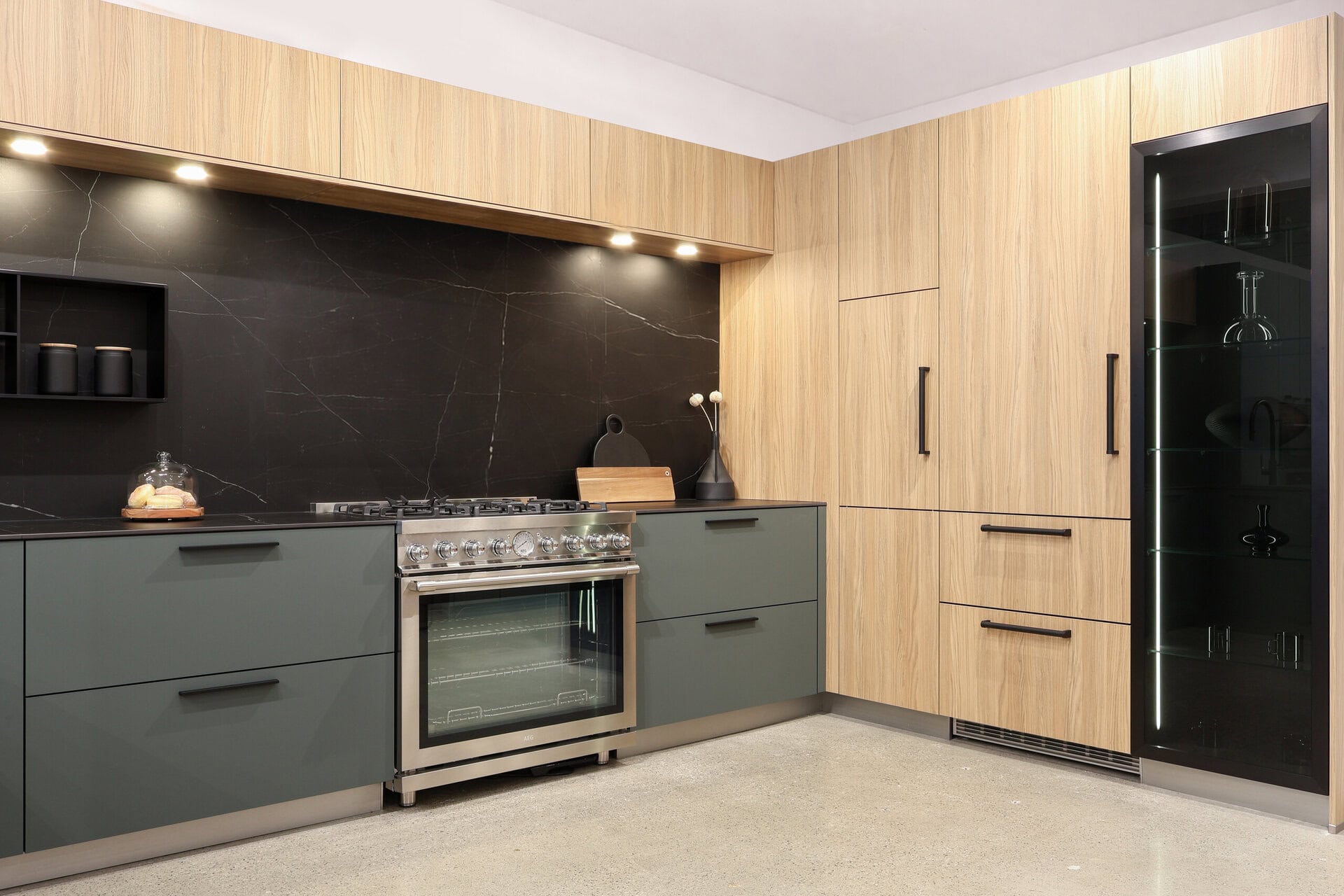 Canadian Home Style kitchen inspiration — hardened lacquer, natural wood