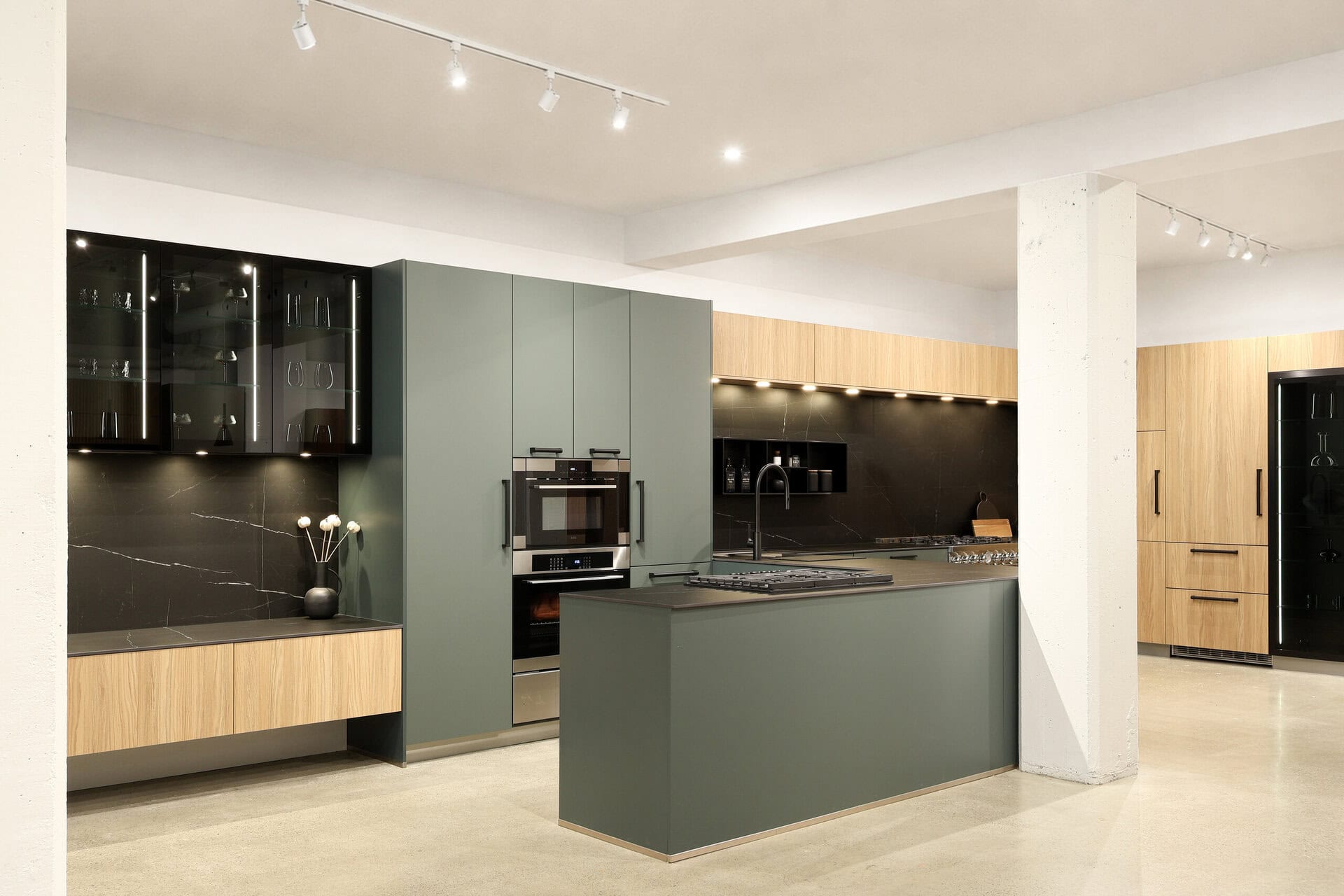 Canadian Home Style kitchen inspiration — the full kitchen — oak, lacquer, stone