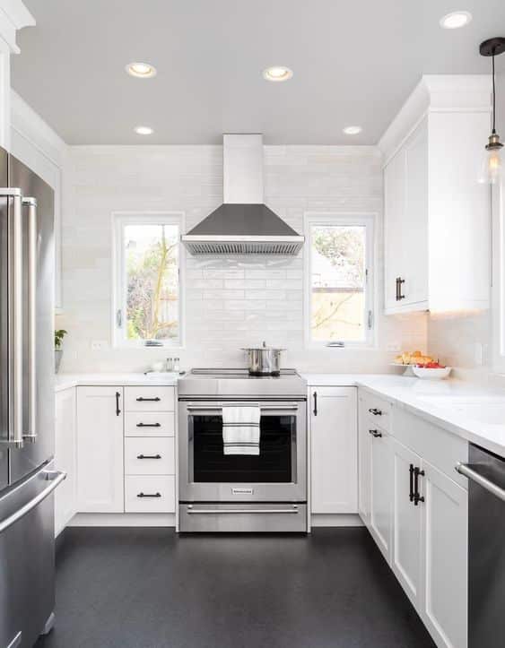 U-shaped kitchens