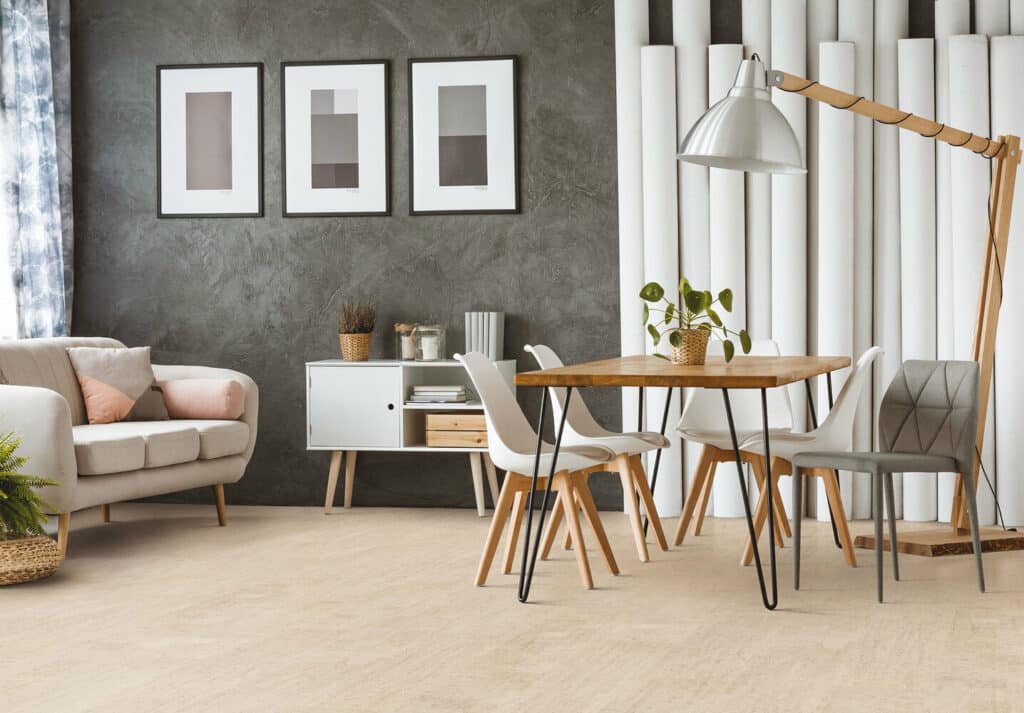 A living room with a white table and chairs, designed by Amorim Wise.